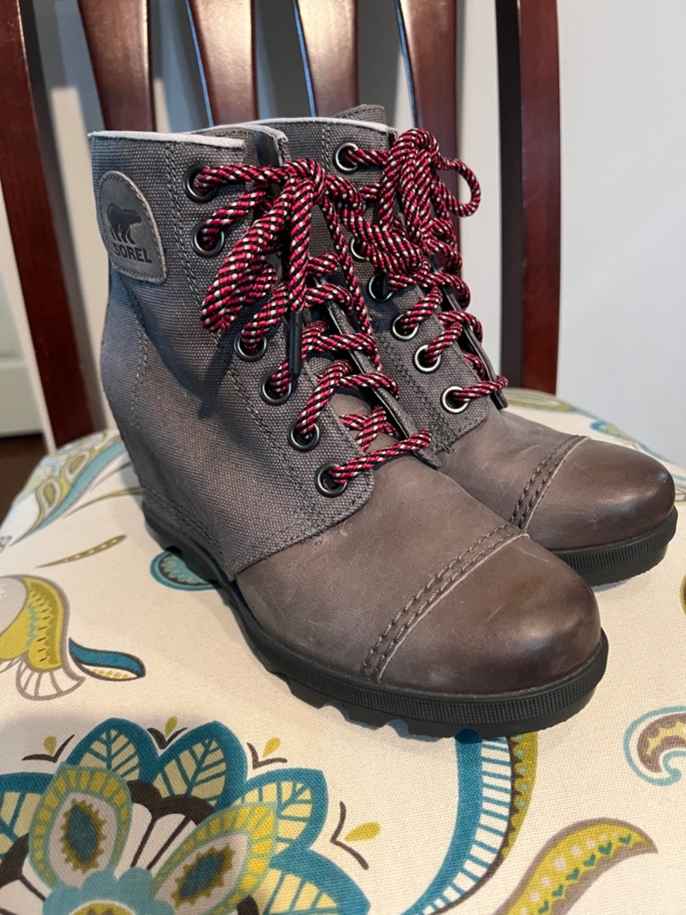 Sorel Gray Wedge Ankle Boots with Red-Black Laces